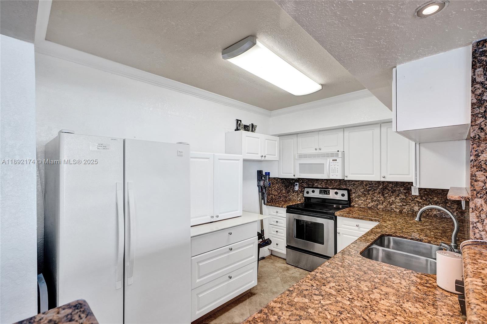 WAVE CONDO - Residential Lease