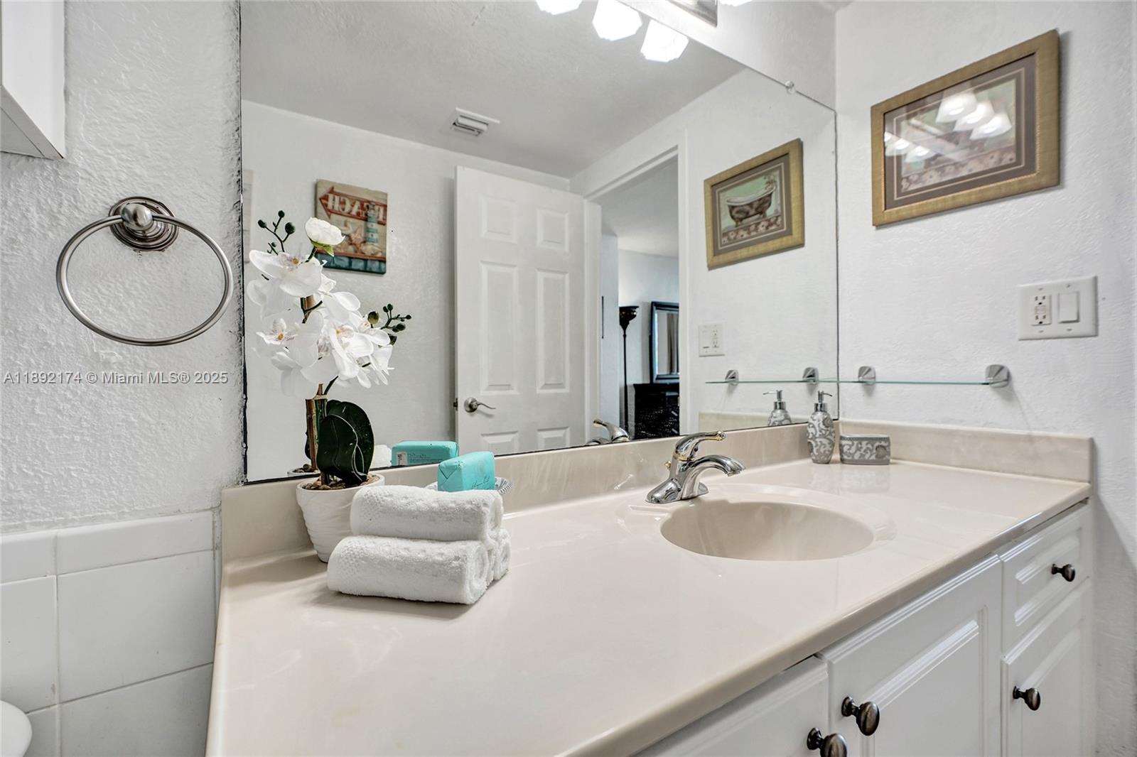 WAVE CONDO - Residential Lease