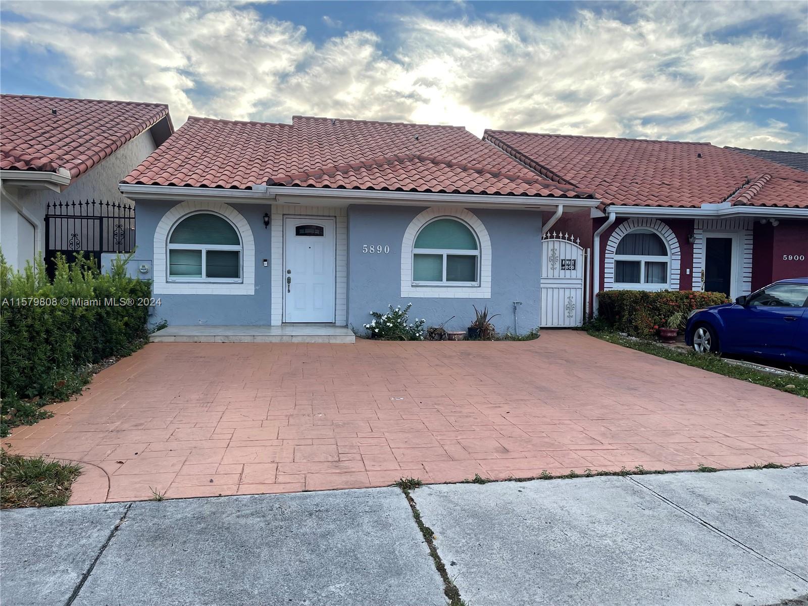 3/2 remodeled. Lockbox. Easy to show.