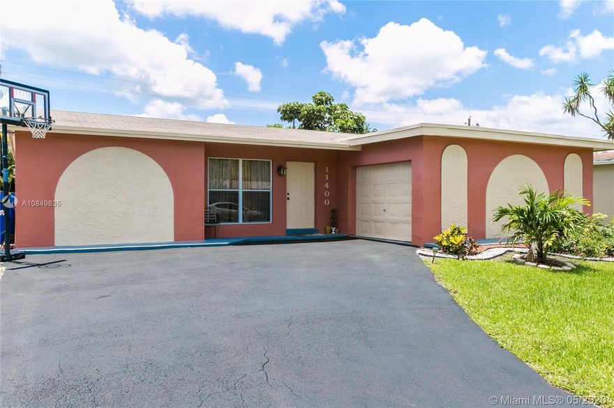 Awesome floor plan. Newer appliances. Home has a fenced in back yard. Large screened in patio area. Extended living room. Tons of space! This is the perfect family home.