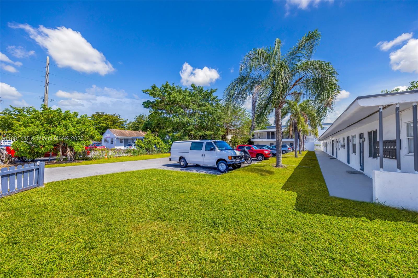 HOLLYWOOD LITTLE RANCHES - Residential Income