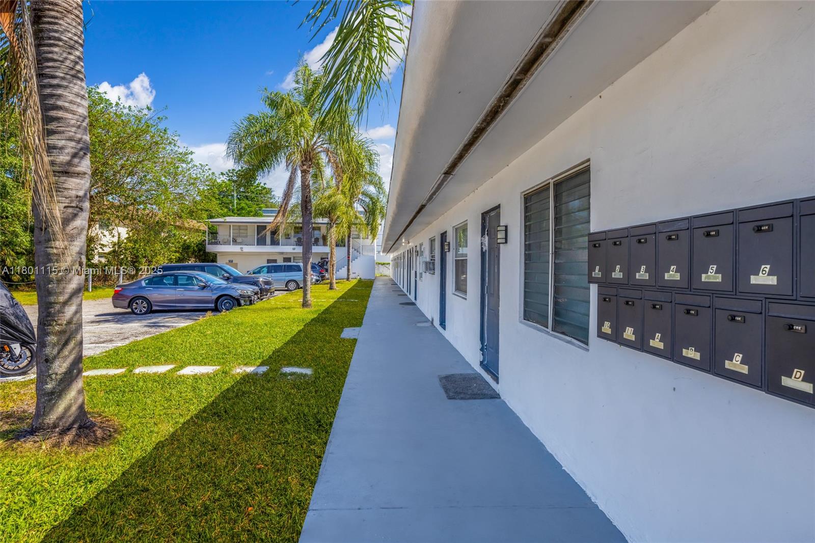 HOLLYWOOD LITTLE RANCHES - Residential Income