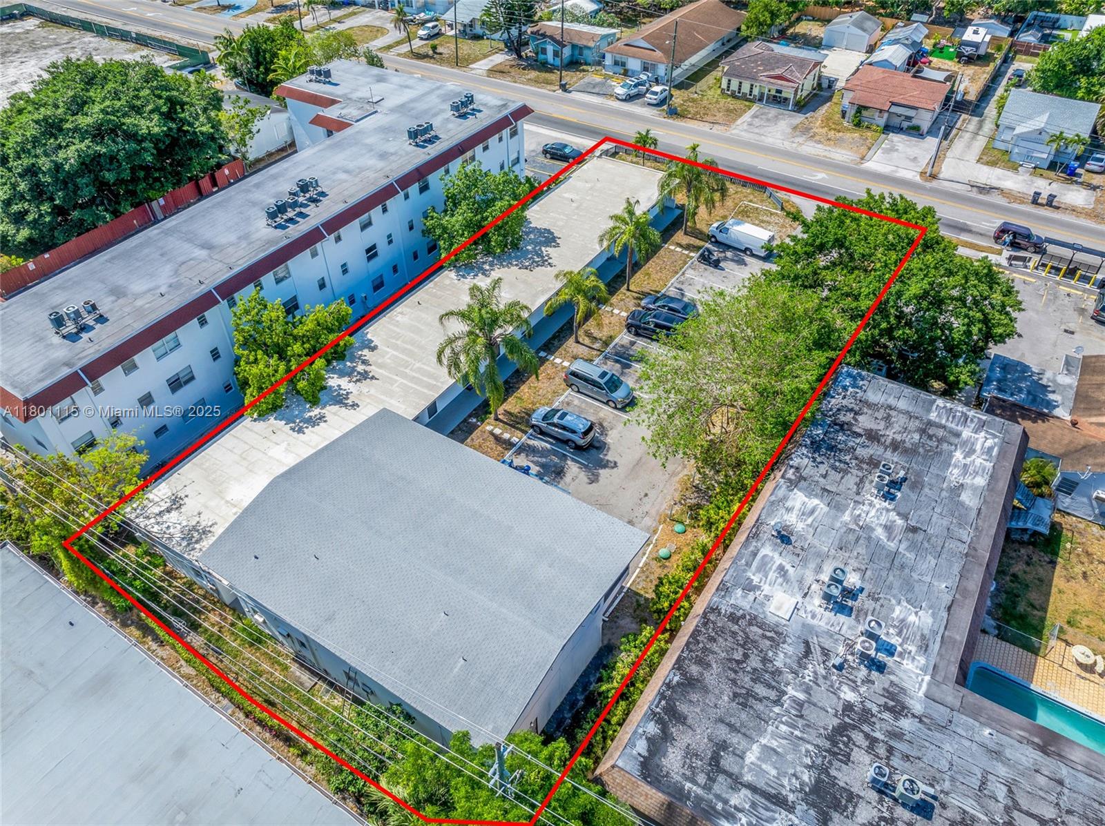 HOLLYWOOD LITTLE RANCHES - Residential Income