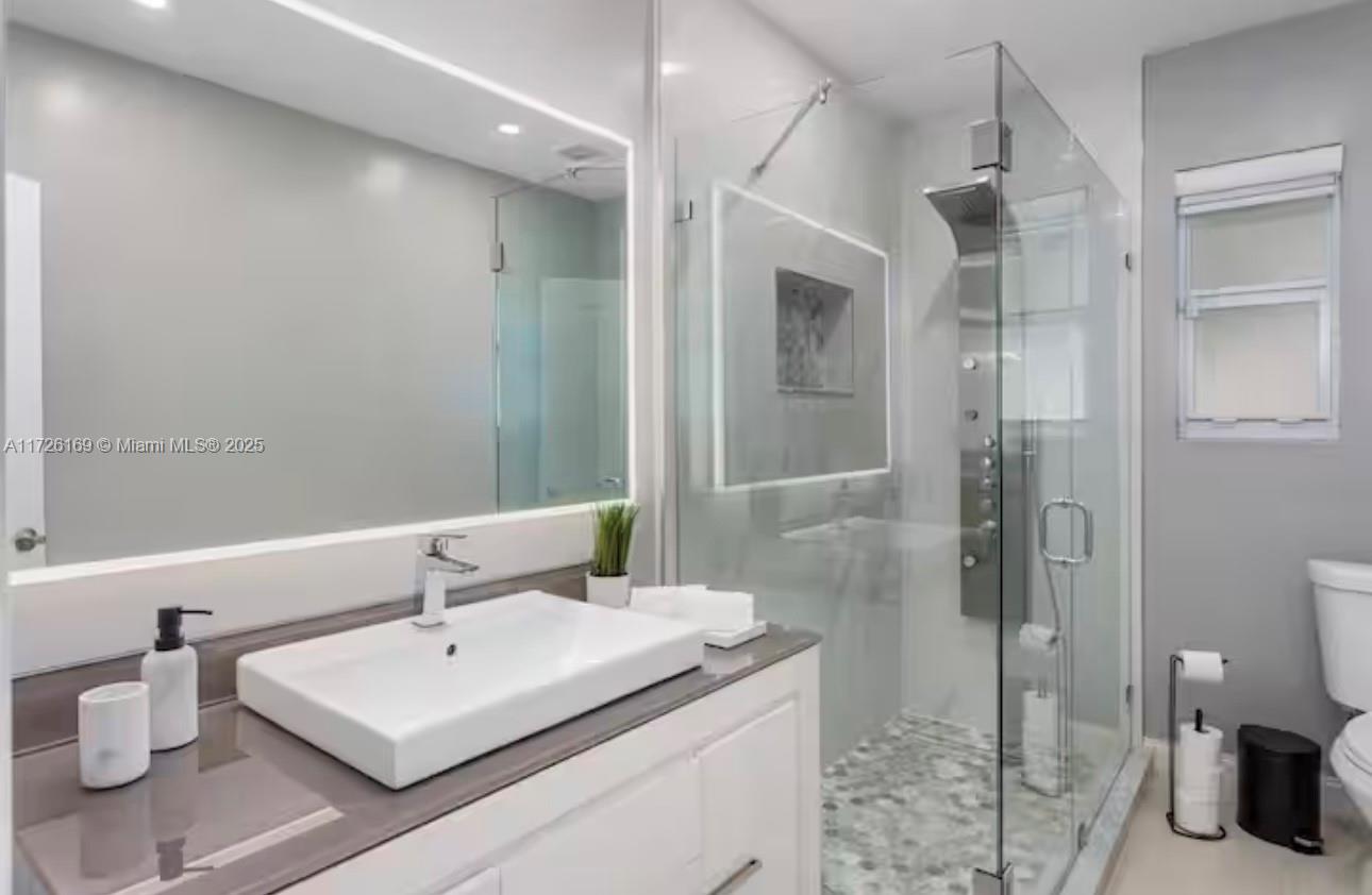 1ST ADDN BISCAYNE LAWN - Residential Lease