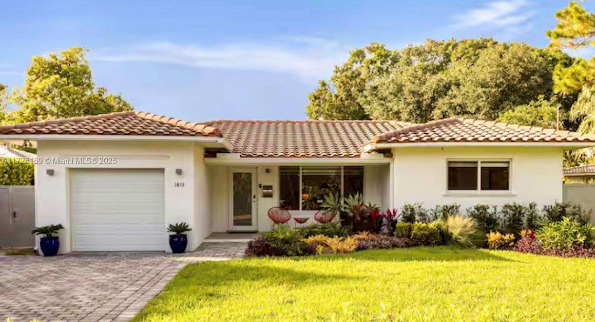 1019 Ne 115th St 1019, Biscayne Park, Miami-Dade County, Florida - 3 Bedrooms  
3 Bathrooms - 