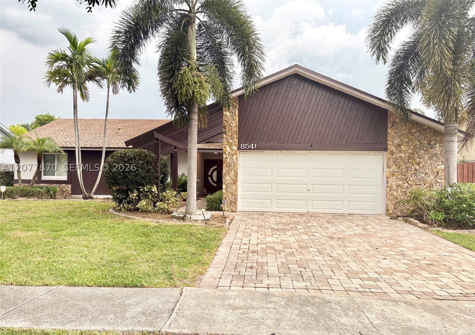 8541 NW 54th St