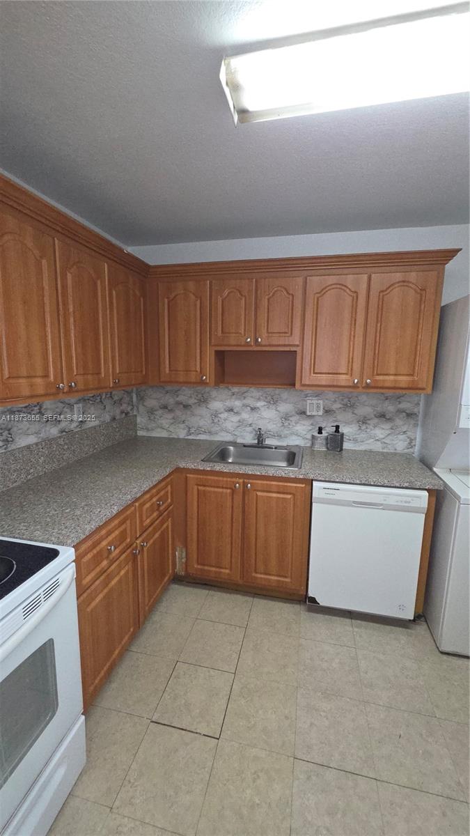 DORAL GARDENS II CONDO - Residential