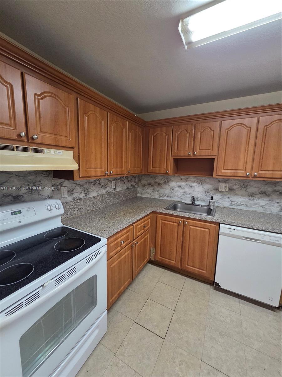 DORAL GARDENS II CONDO - Residential