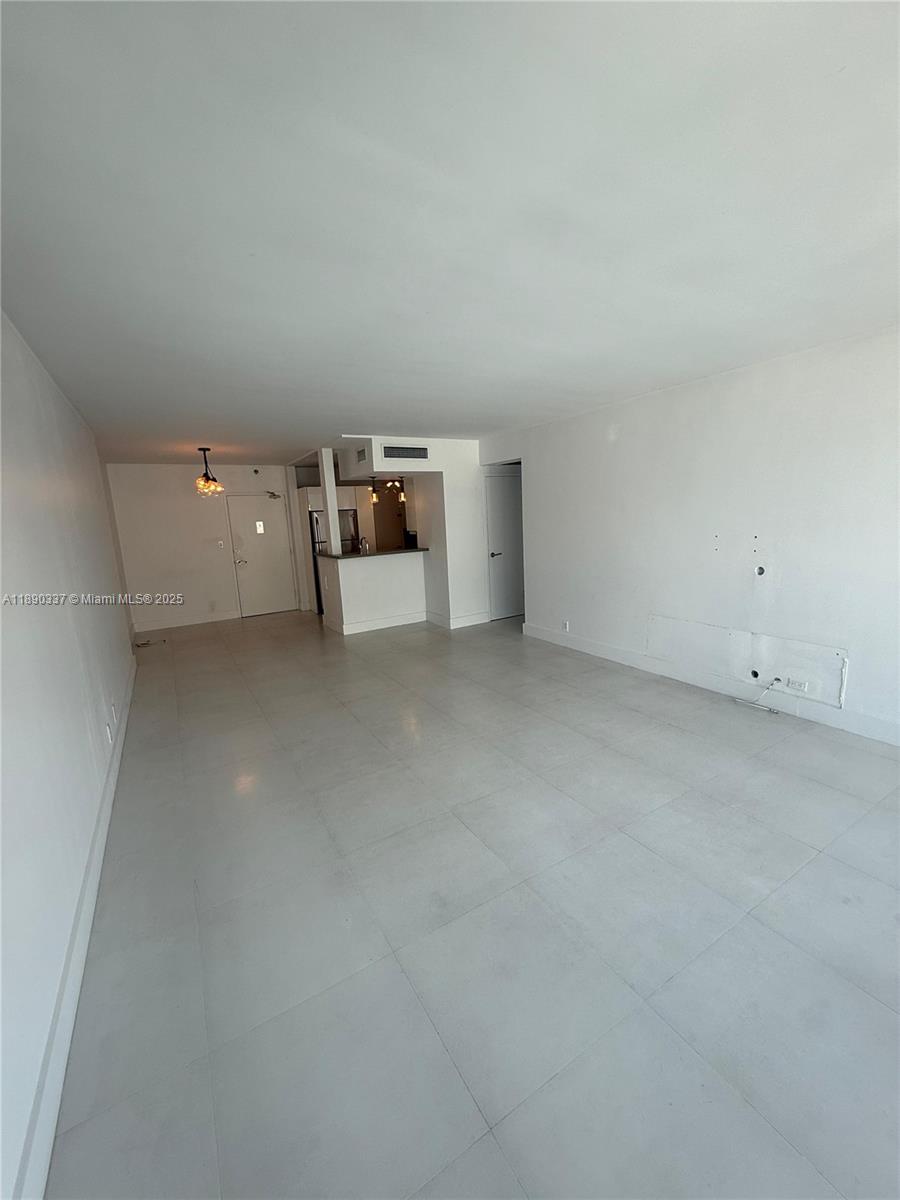 1200 West Ave 1520