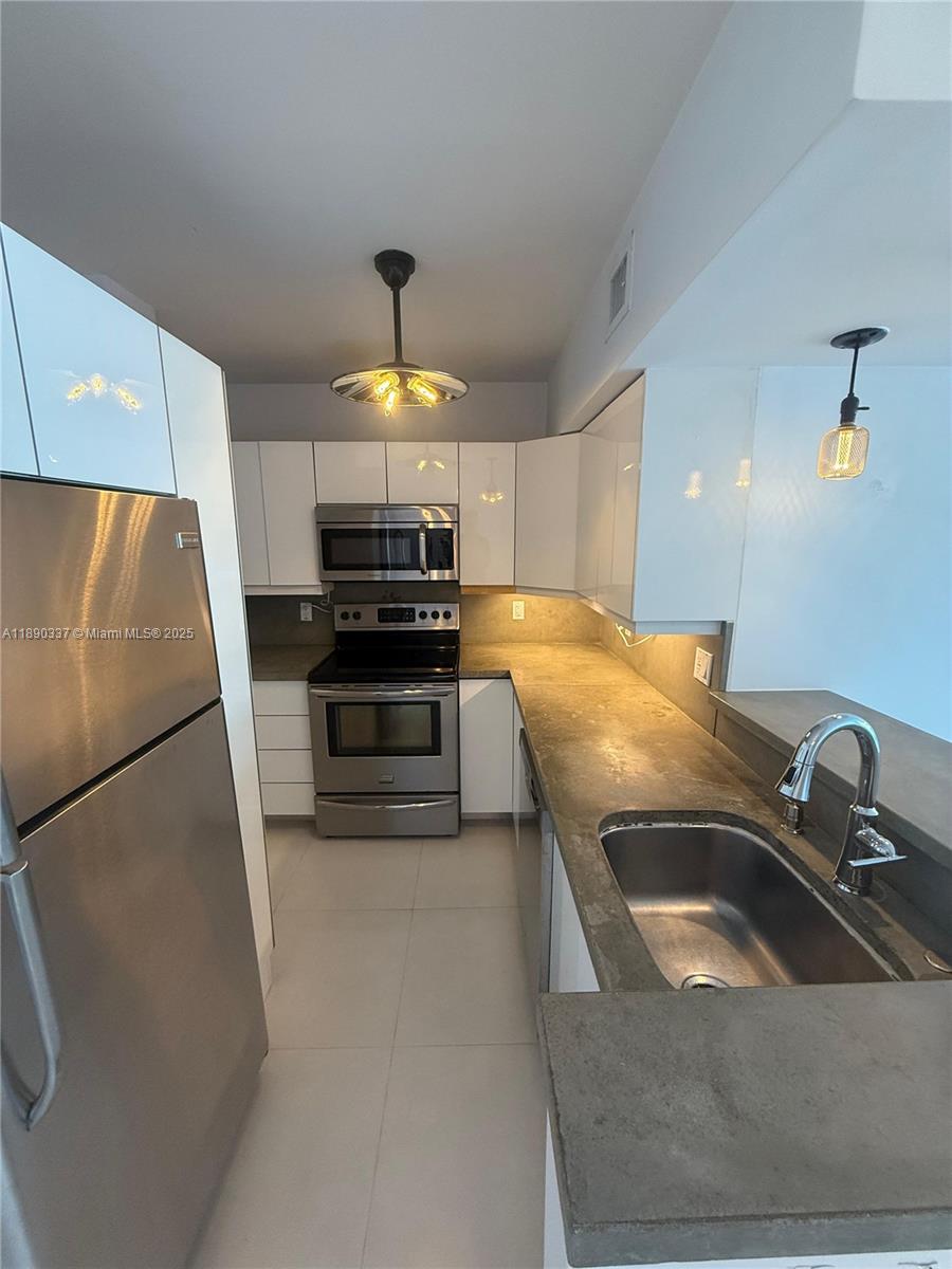 1200 West Ave 1520