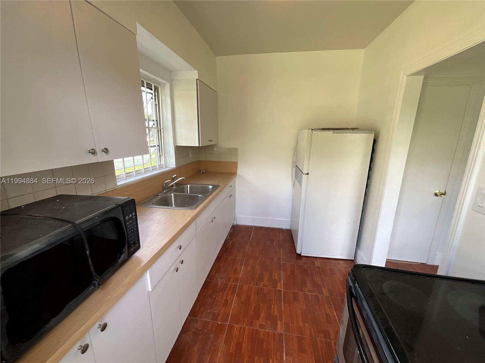 RICHARDS MANORS - Residential Lease