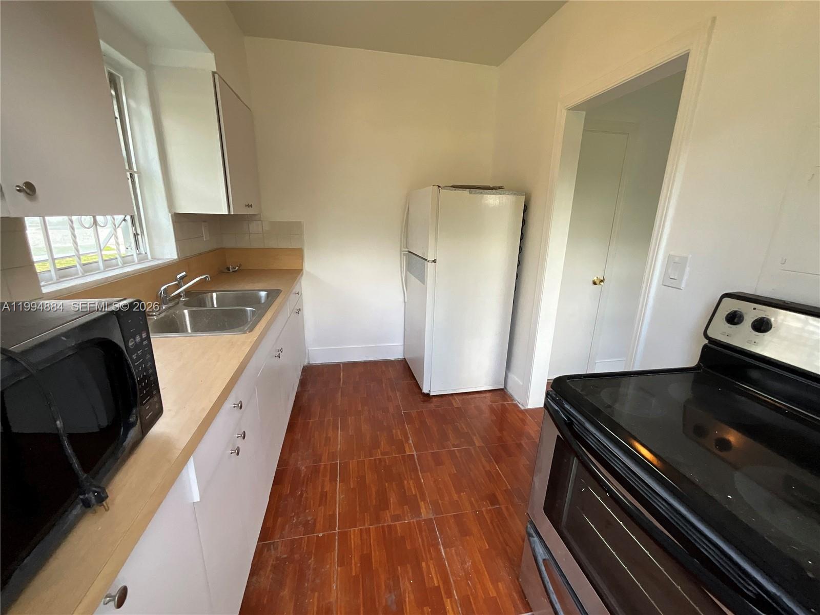 RICHARDS MANORS - Residential Lease