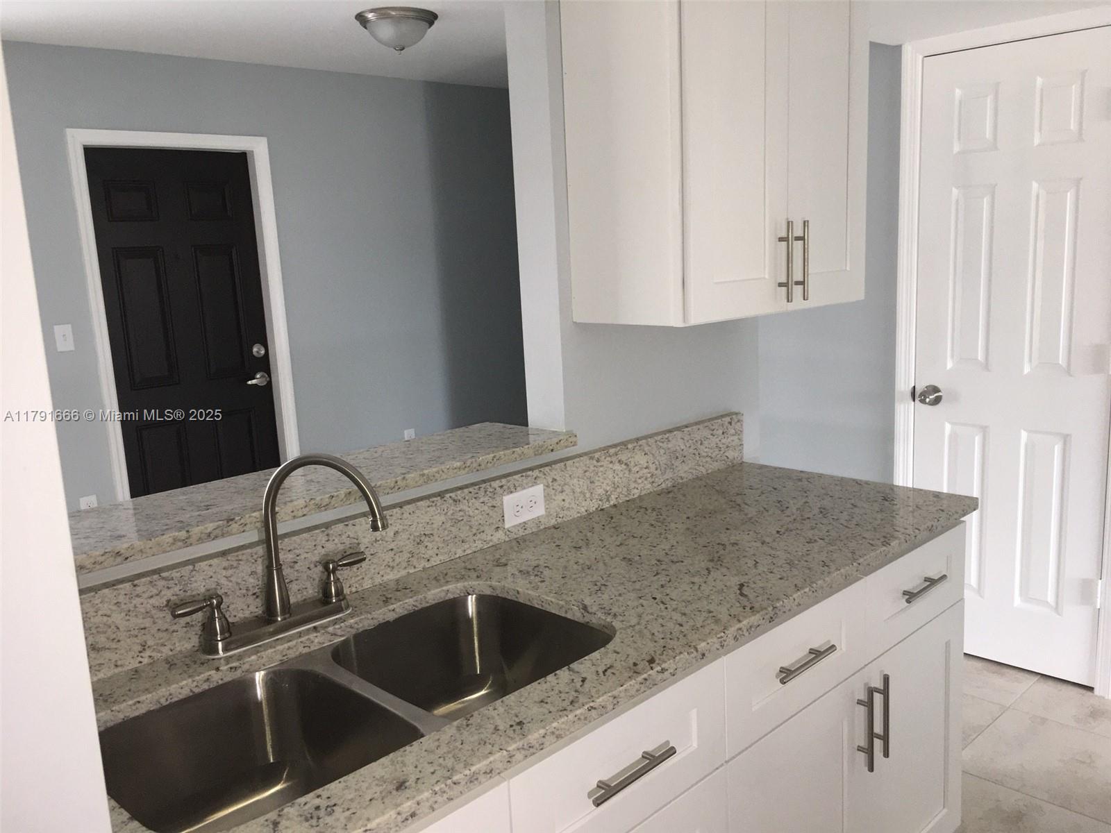 TOWN PARK PLAZA NORTH CON - Residential