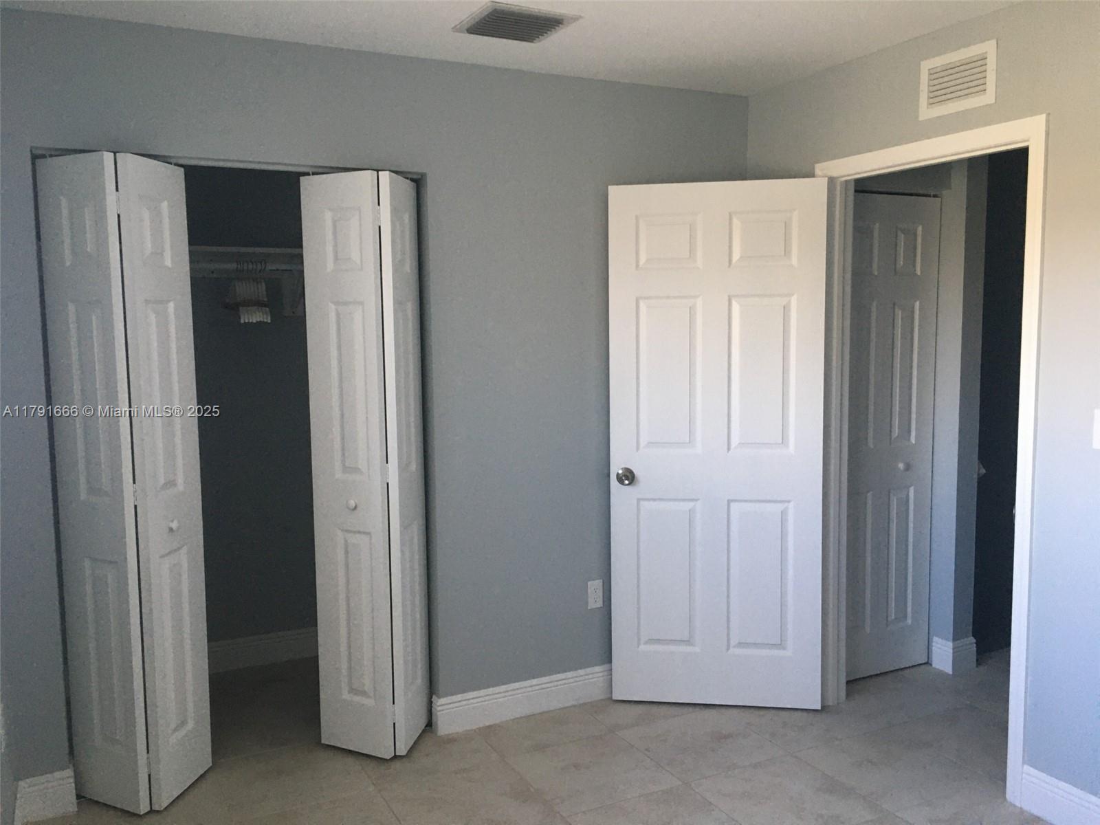 TOWN PARK PLAZA NORTH CON - Residential