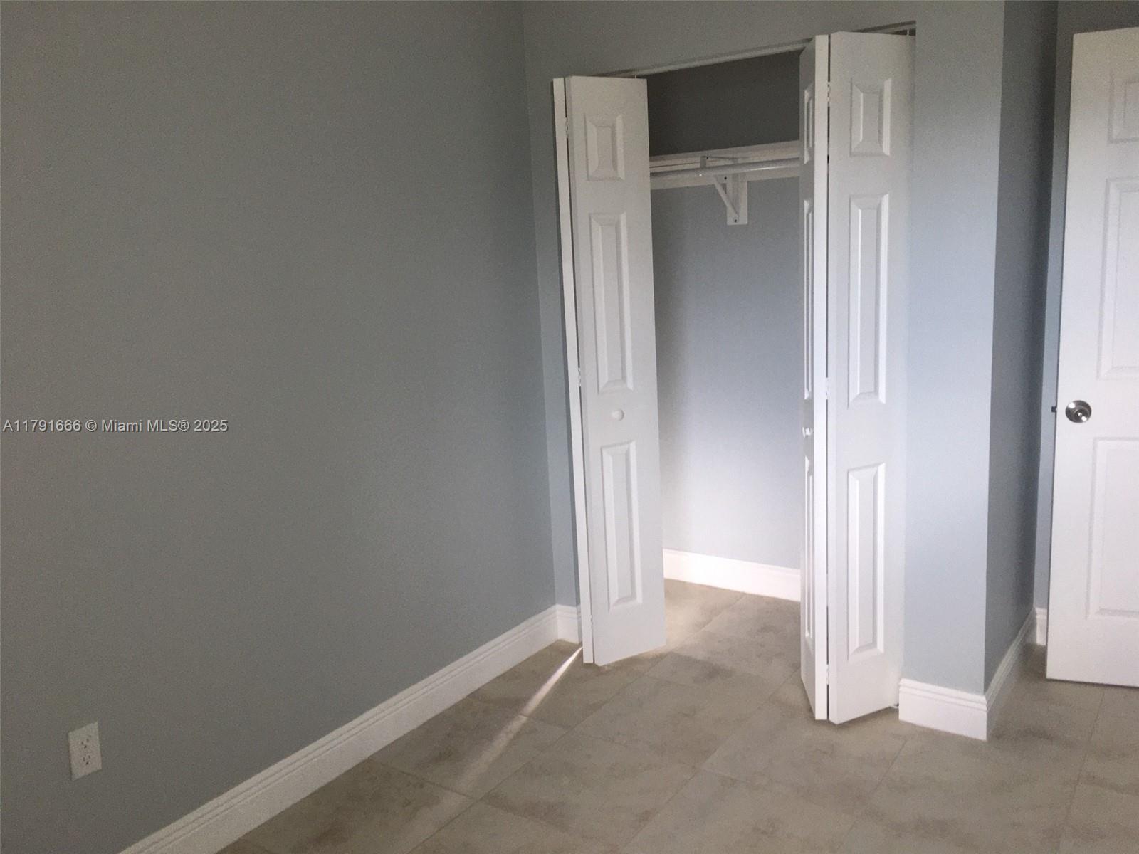 TOWN PARK PLAZA NORTH CON - Residential