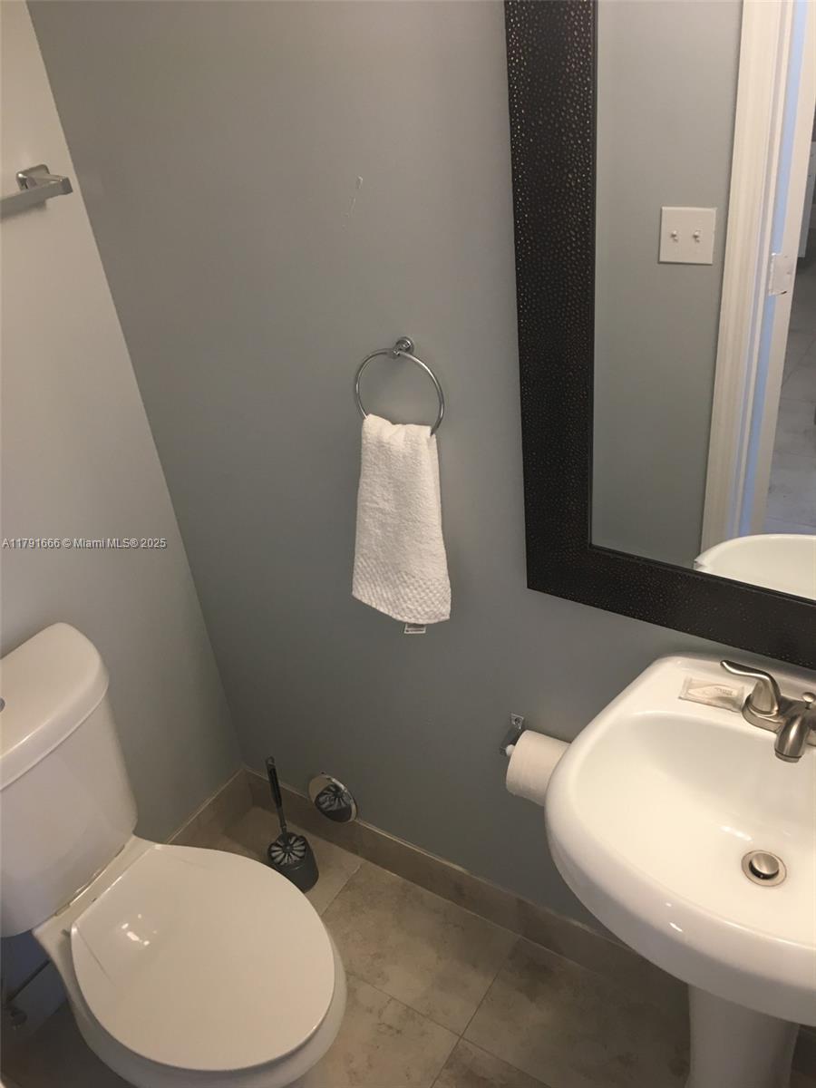 TOWN PARK PLAZA NORTH CON - Residential