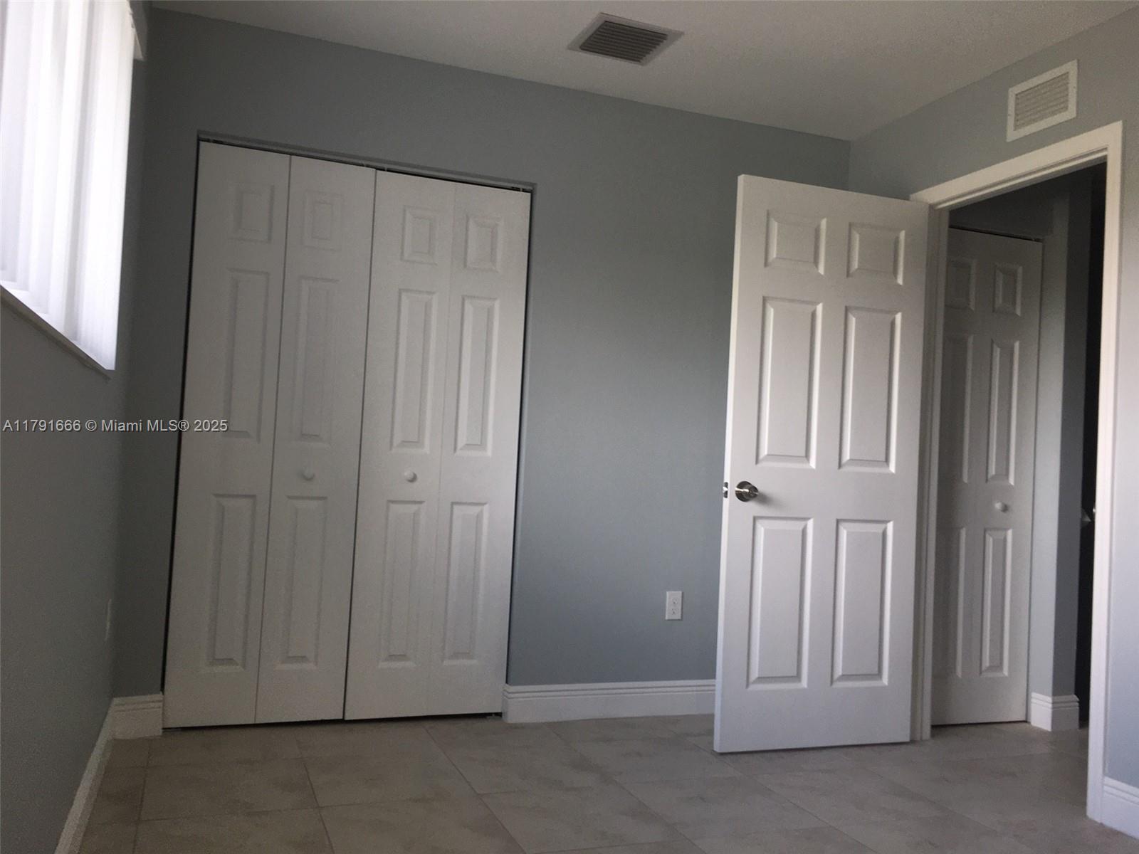 TOWN PARK PLAZA NORTH CON - Residential