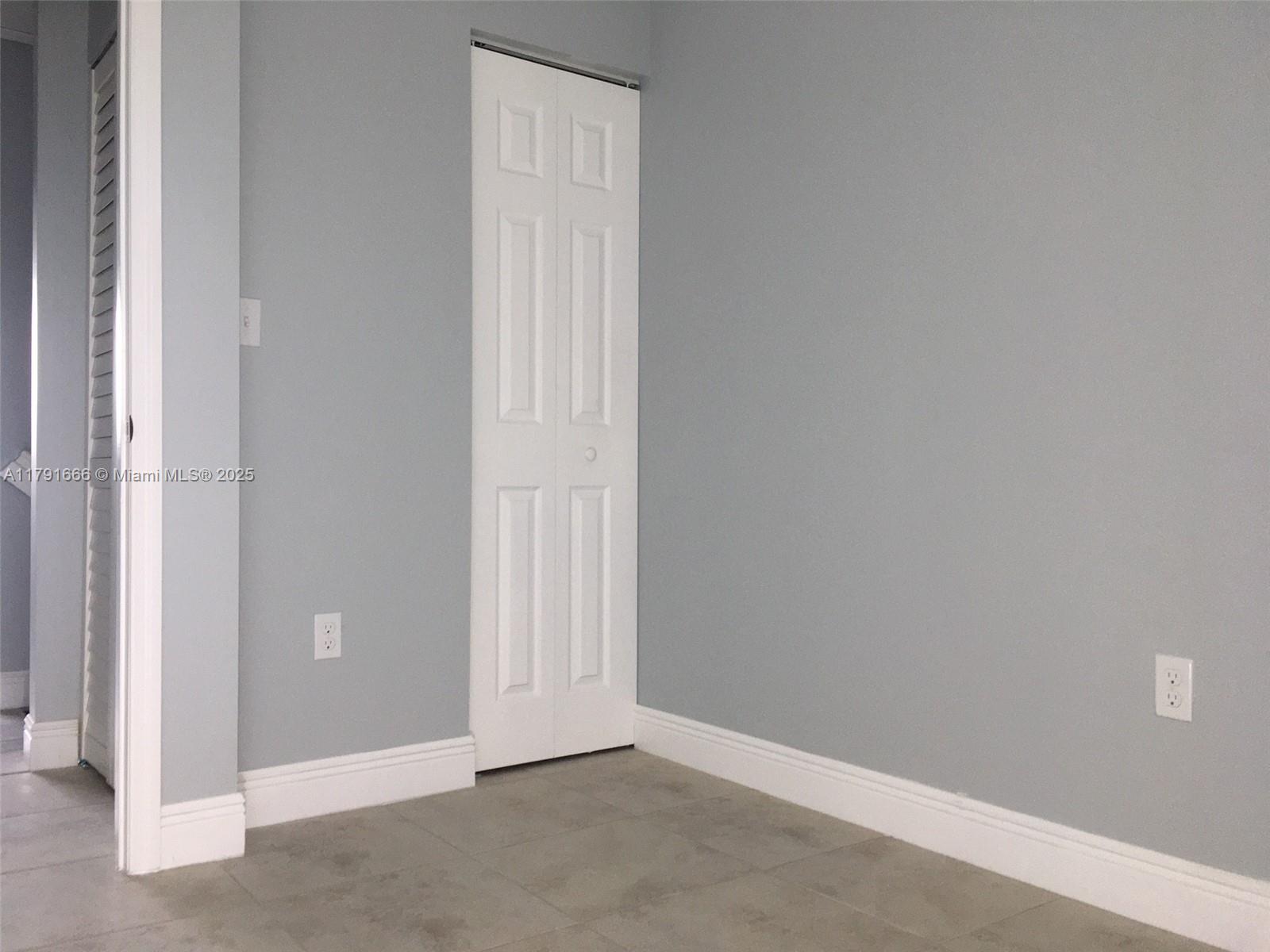 TOWN PARK PLAZA NORTH CON - Residential