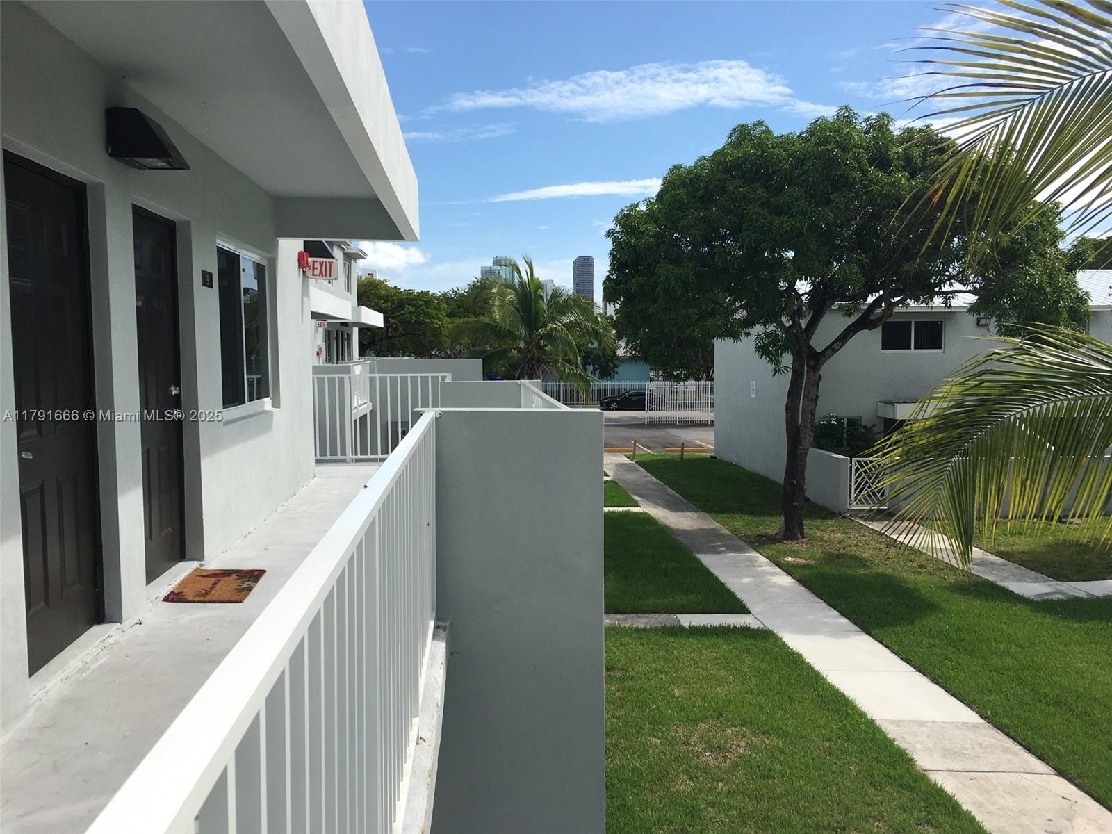 TOWN PARK PLAZA NORTH CON - Residential