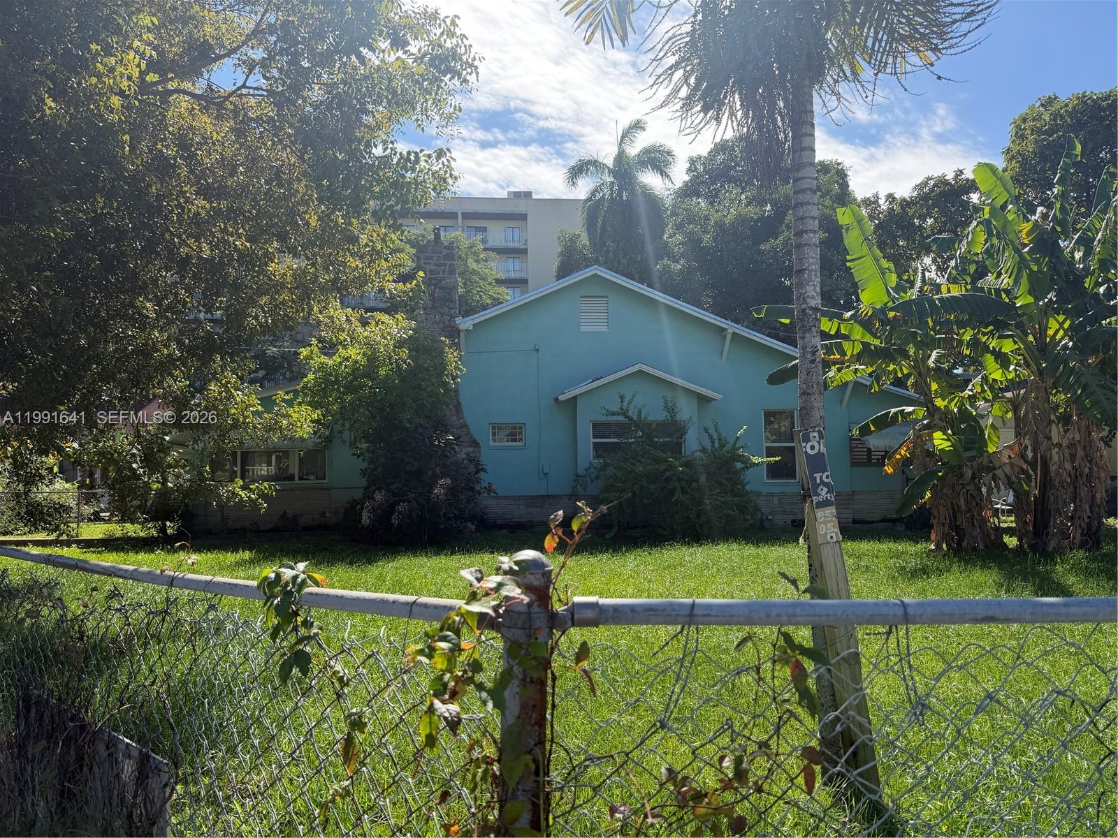 HIGHLAND PARK - Land