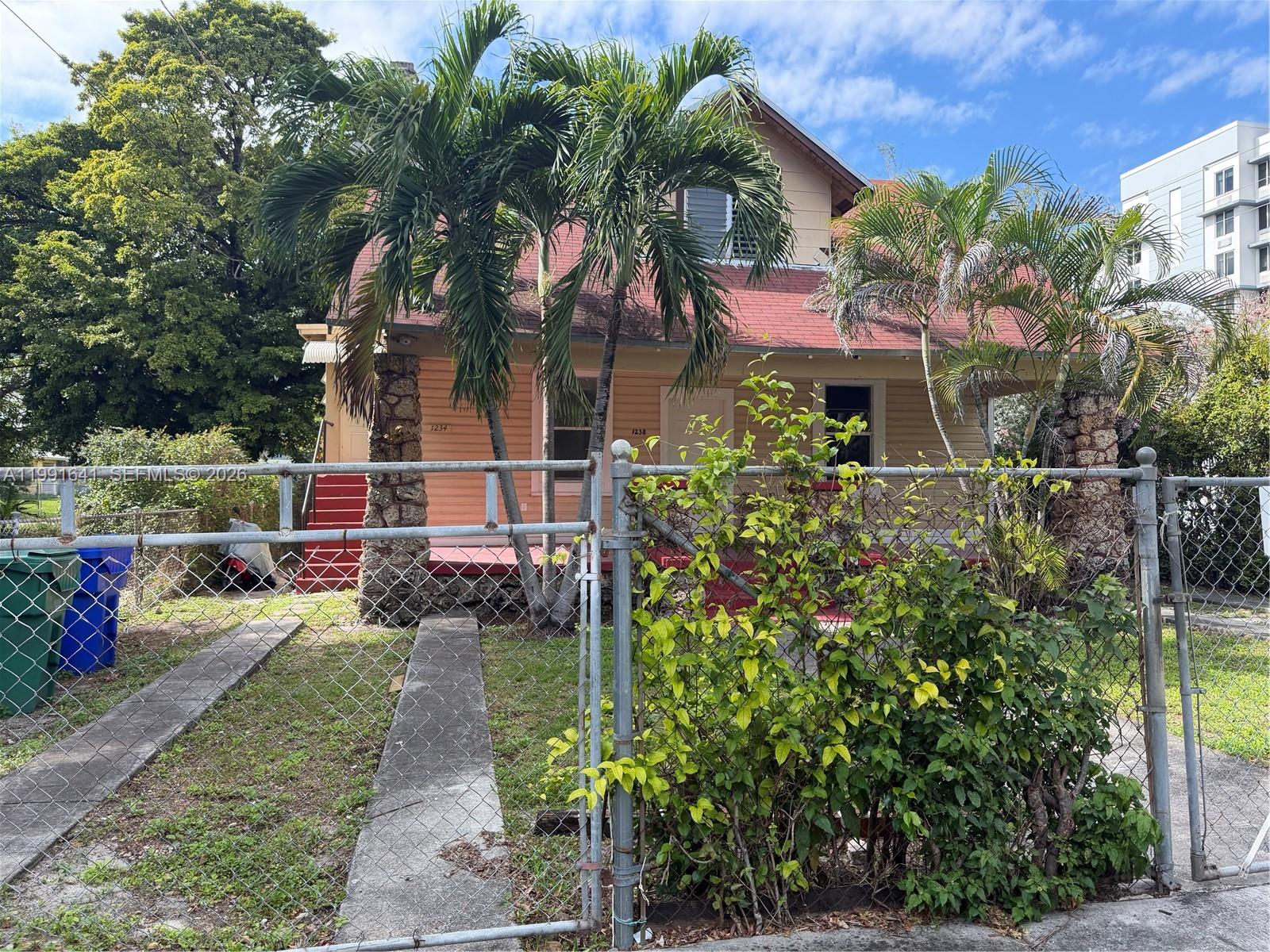 HIGHLAND PARK - Land