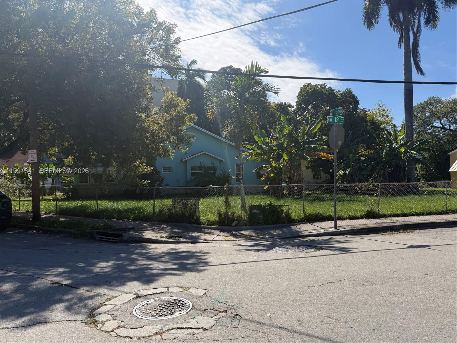 HIGHLAND PARK - Land