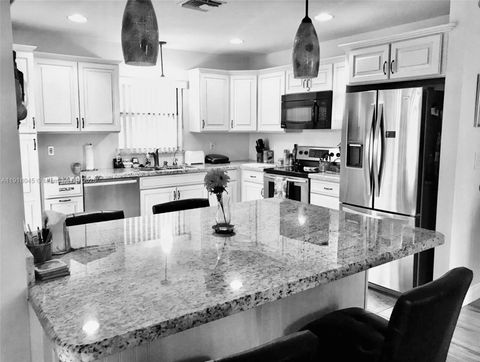 Photo of 737 SE 22nd Dr, Homestead, FL 33033 (MLS # A11918045)