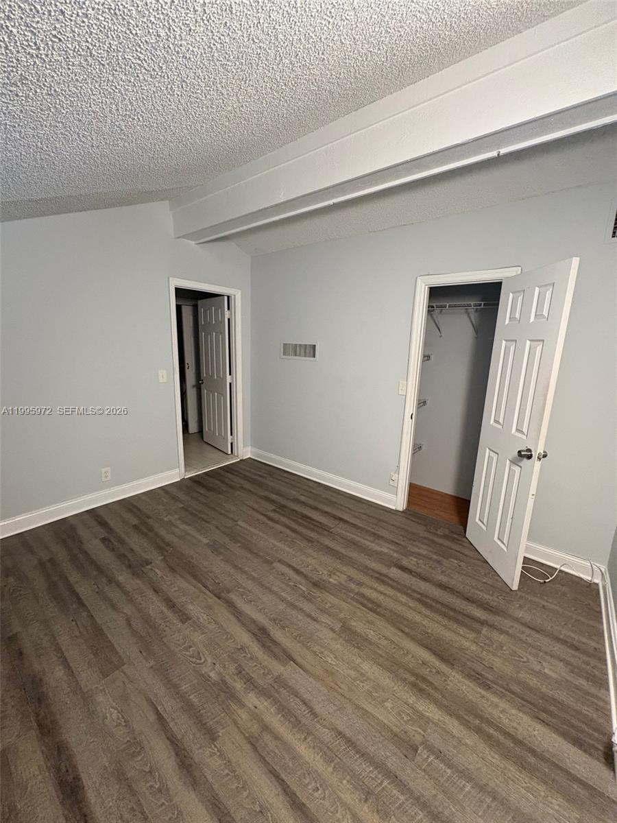 ORCHARD LAKE TOWN HOUSES - Residential