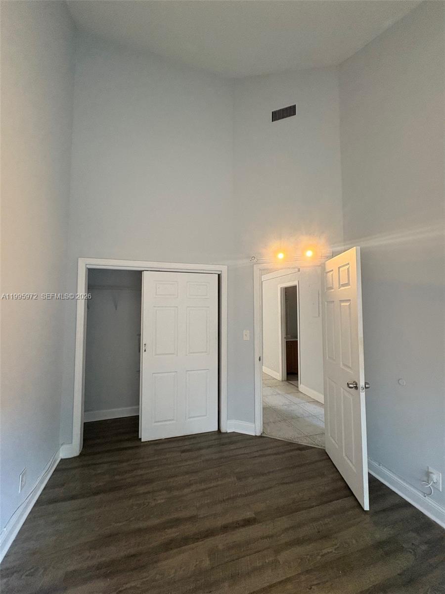 ORCHARD LAKE TOWN HOUSES - Residential