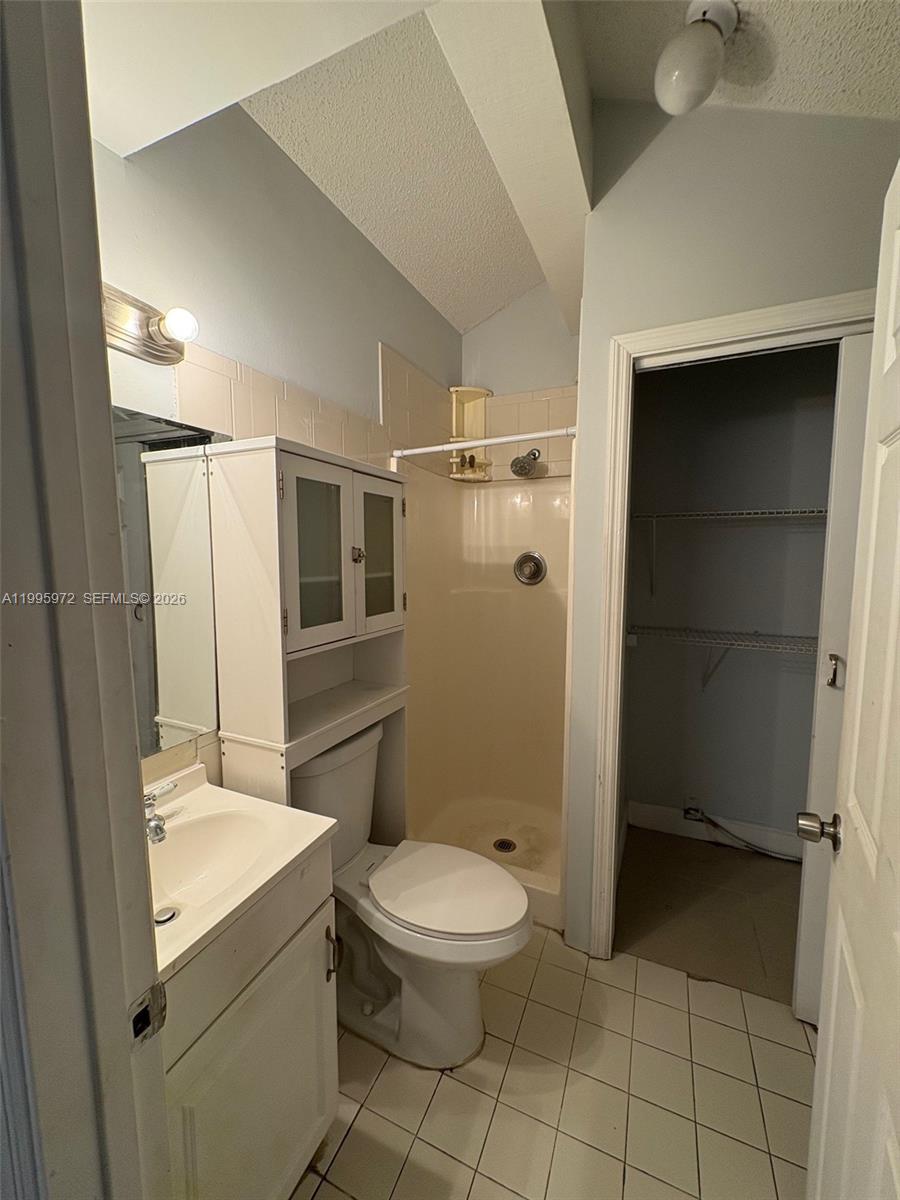 ORCHARD LAKE TOWN HOUSES - Residential