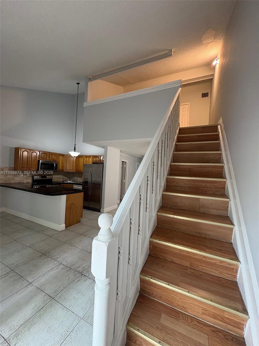 ORCHARD LAKE TOWN HOUSES - Residential