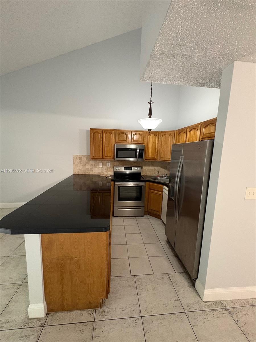 ORCHARD LAKE TOWN HOUSES - Residential