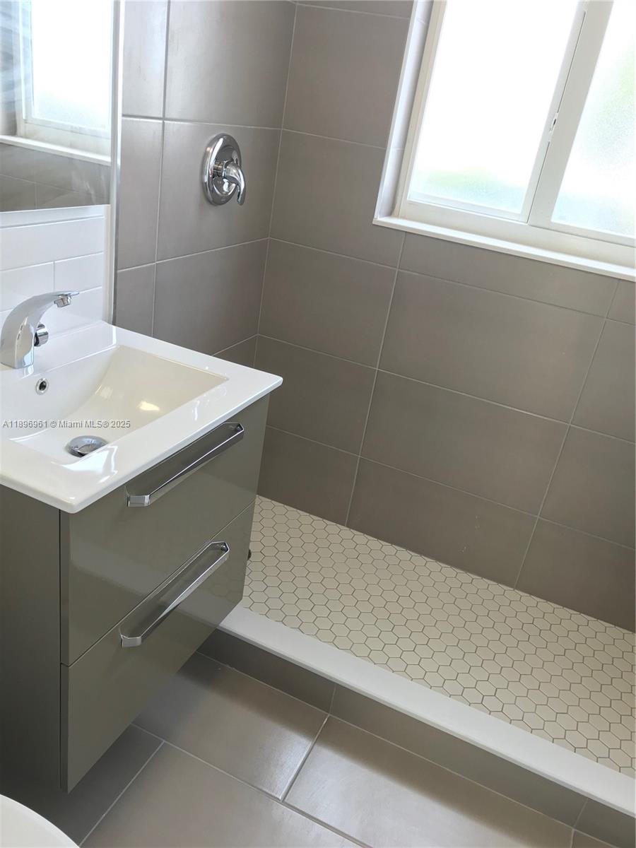 BUENA VISTA GARDENS - Residential Lease