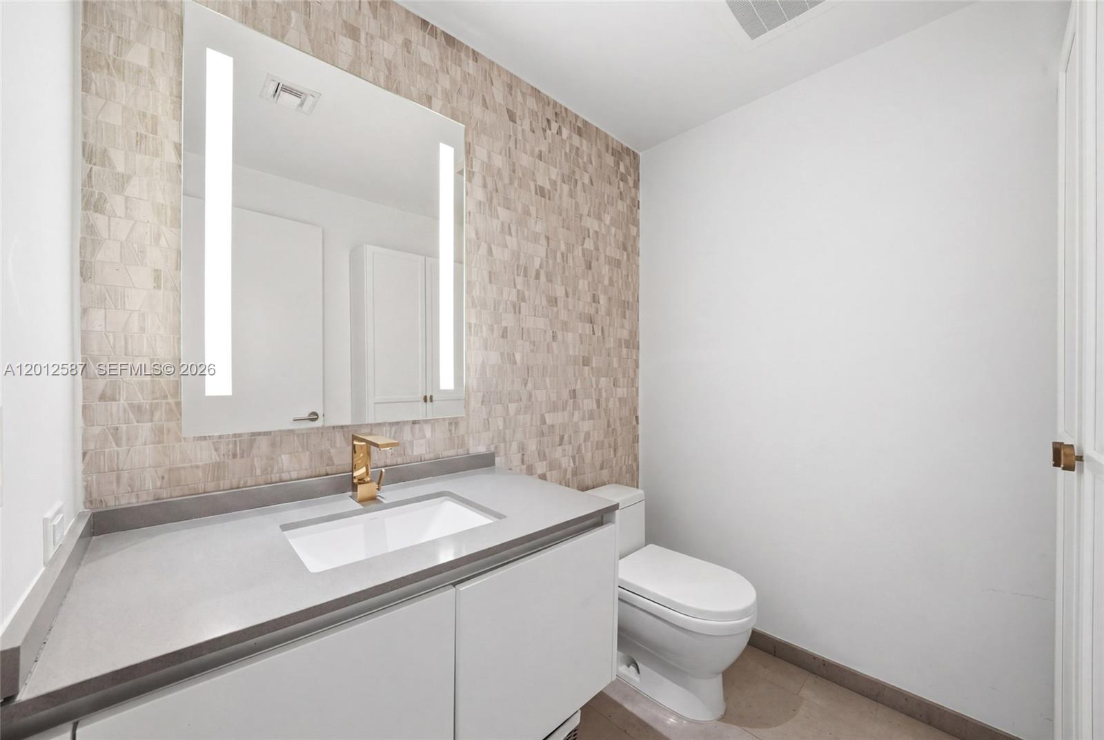 REACH CONDO - Residential