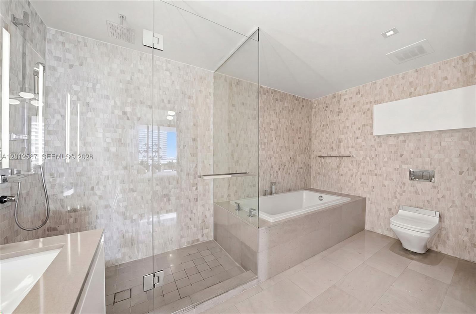 REACH CONDO - Residential
