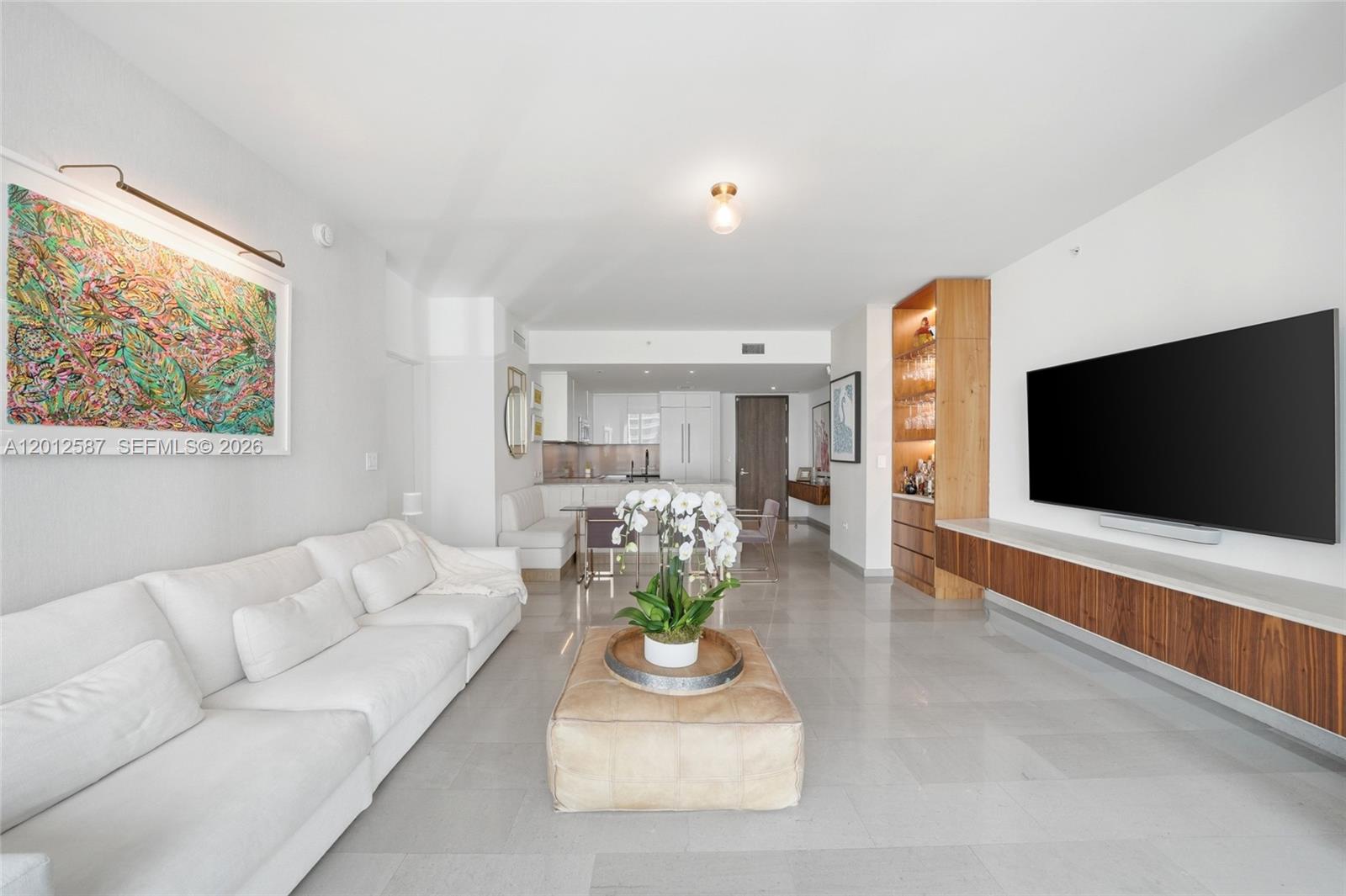 REACH CONDO - Residential