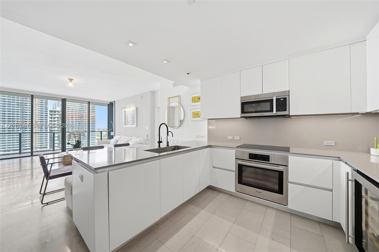 REACH CONDO - Residential