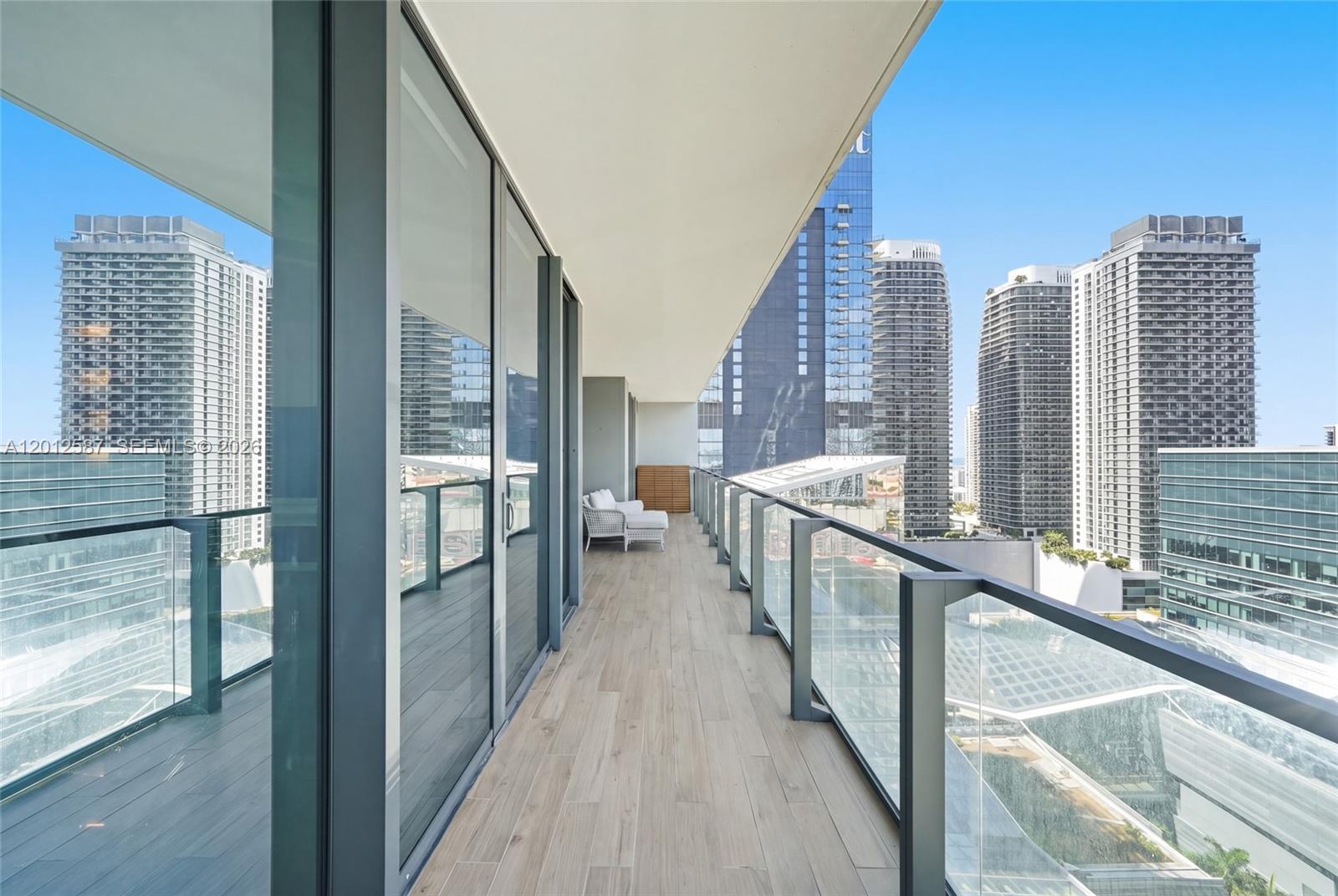 REACH CONDO - Residential