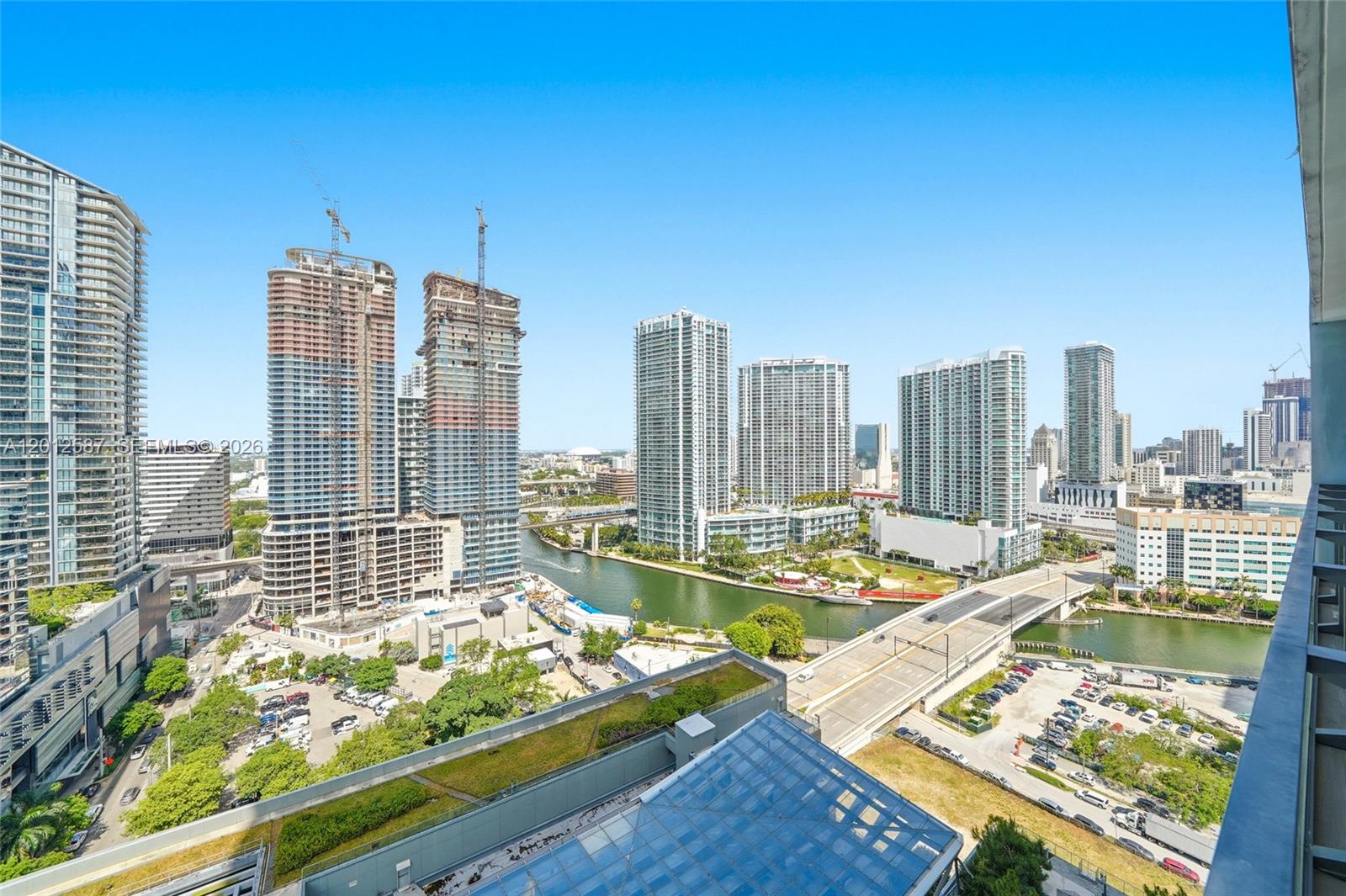 REACH CONDO - Residential