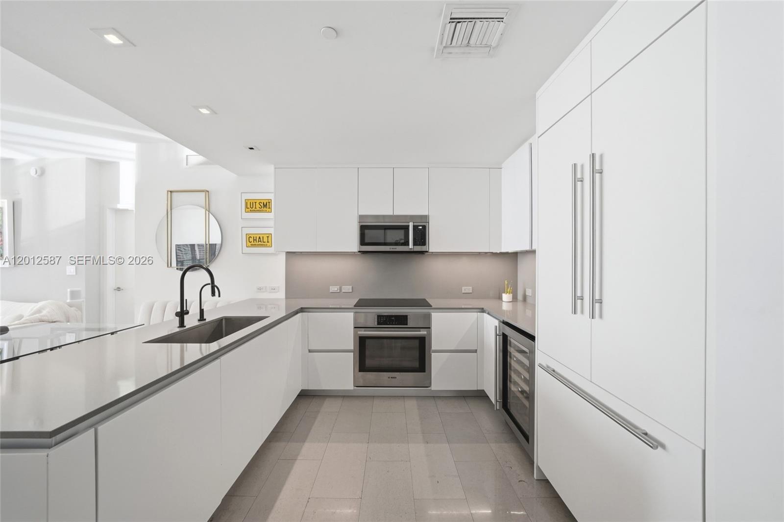 REACH CONDO - Residential
