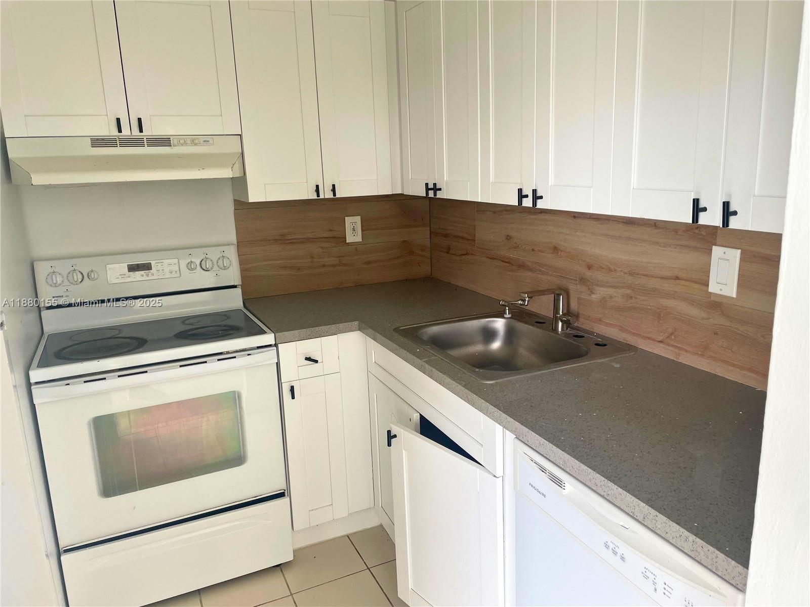 MONTECARLO CONDO - Residential