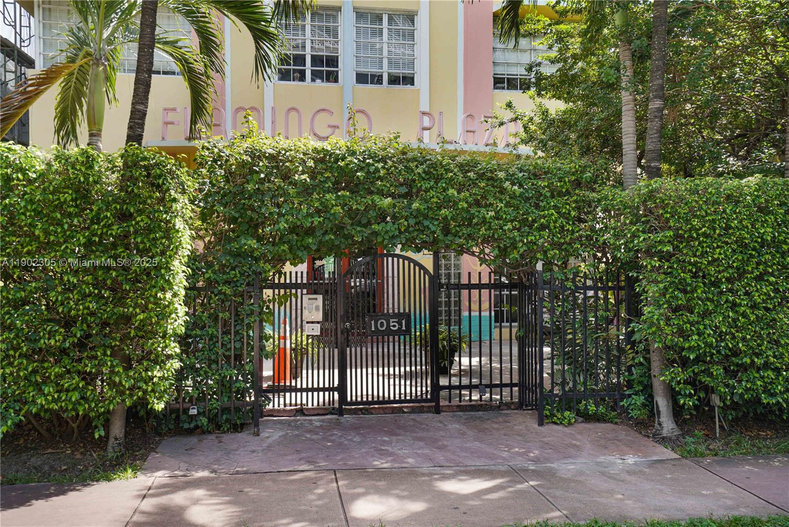 THE FLAMINGO CONDO - Residential