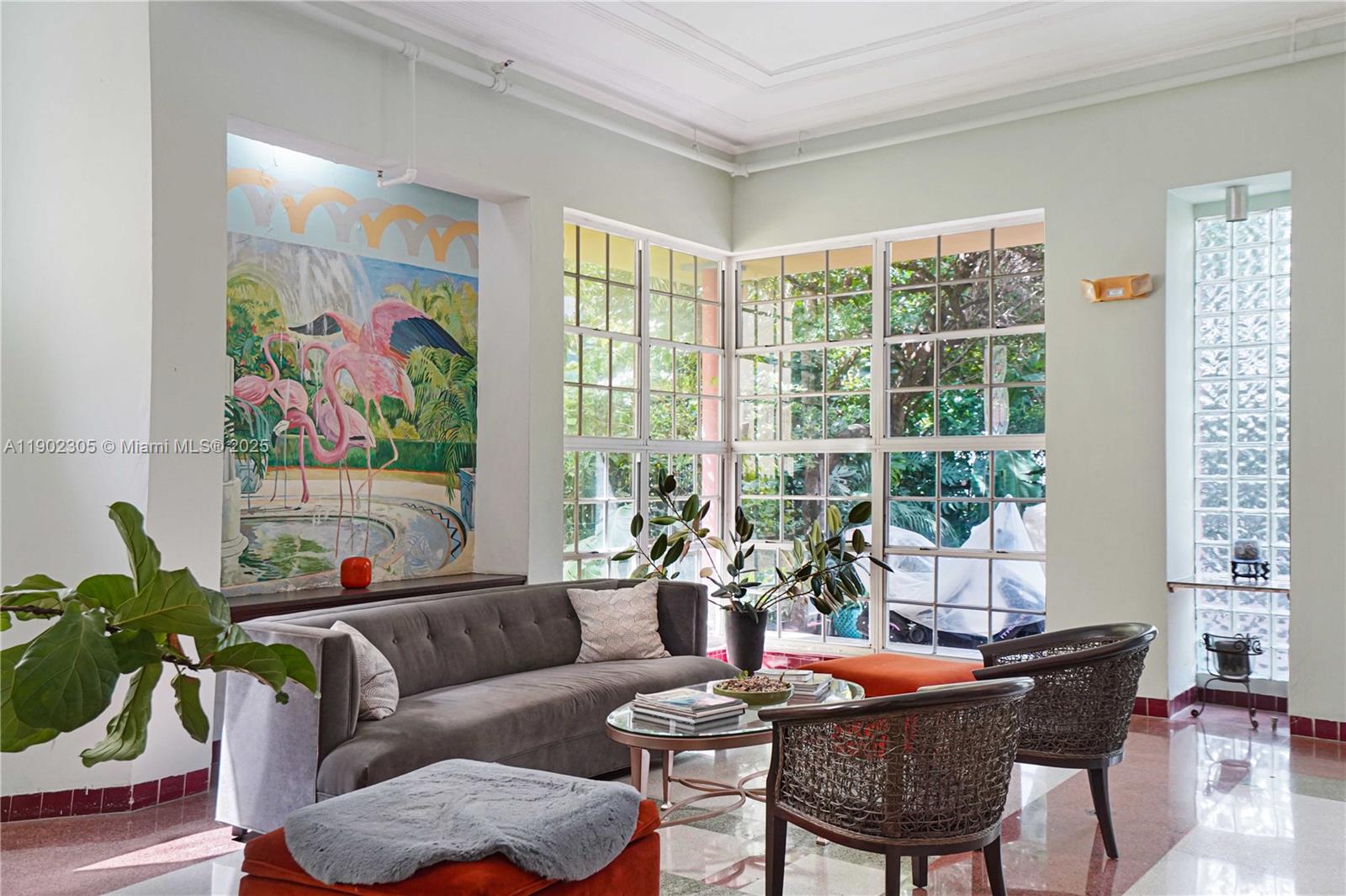 THE FLAMINGO CONDO - Residential