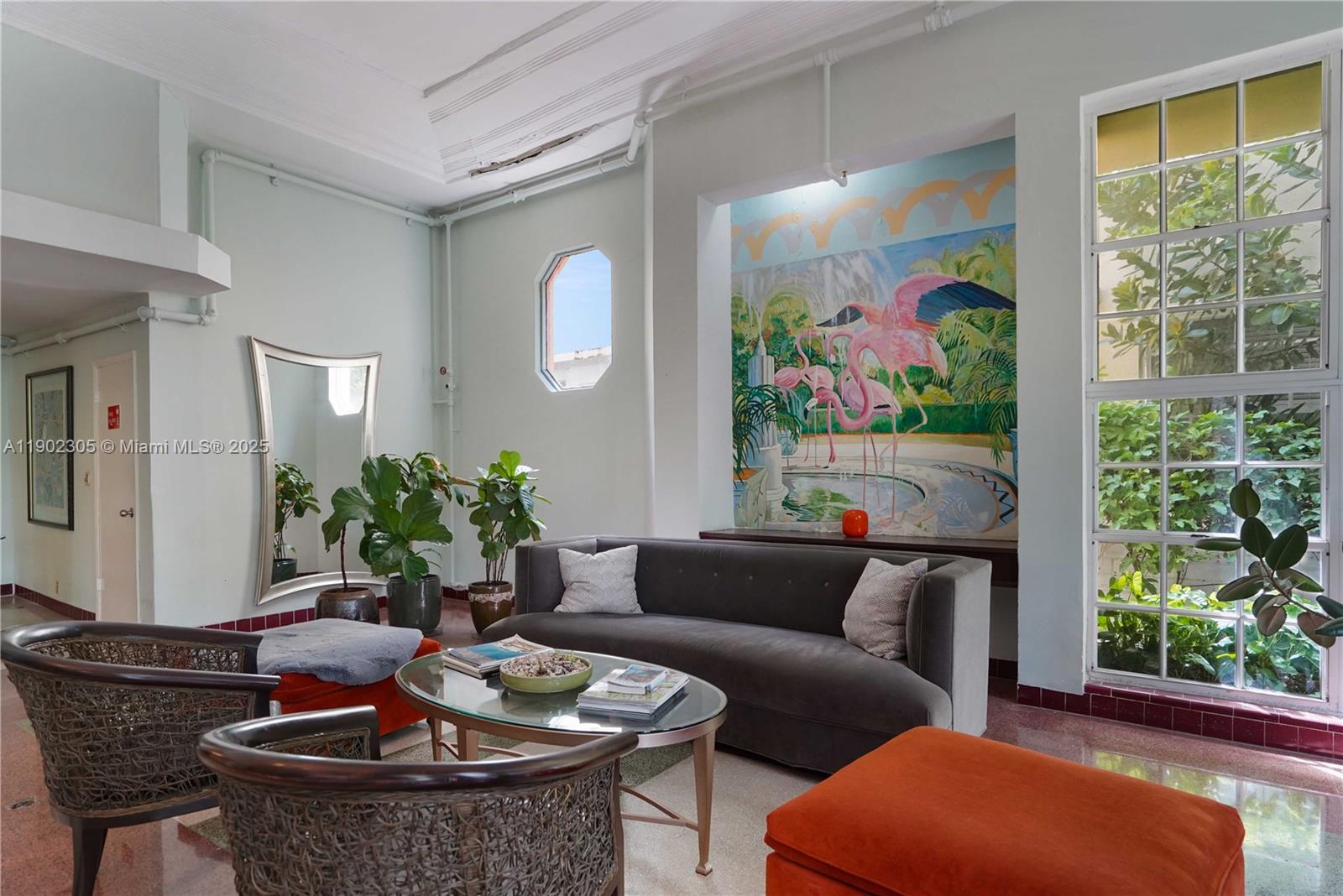 THE FLAMINGO CONDO - Residential