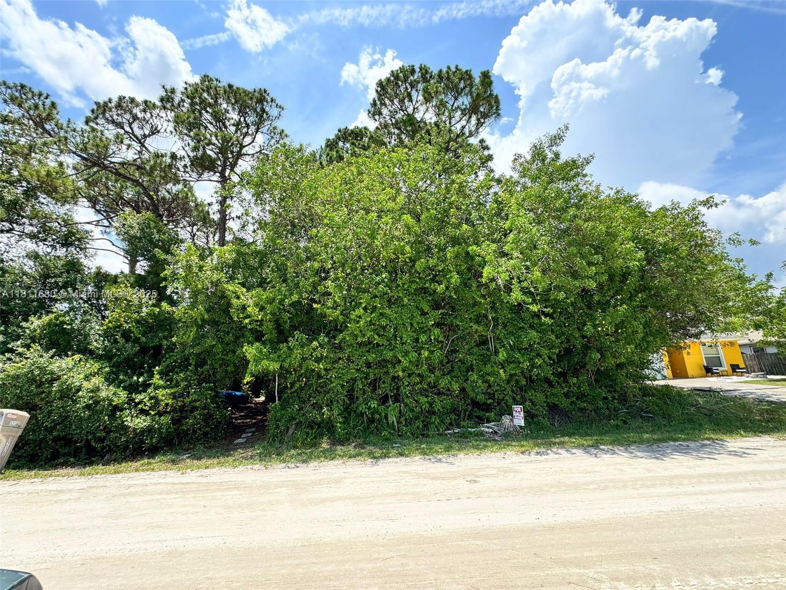 1225 SW 12th Ct SW