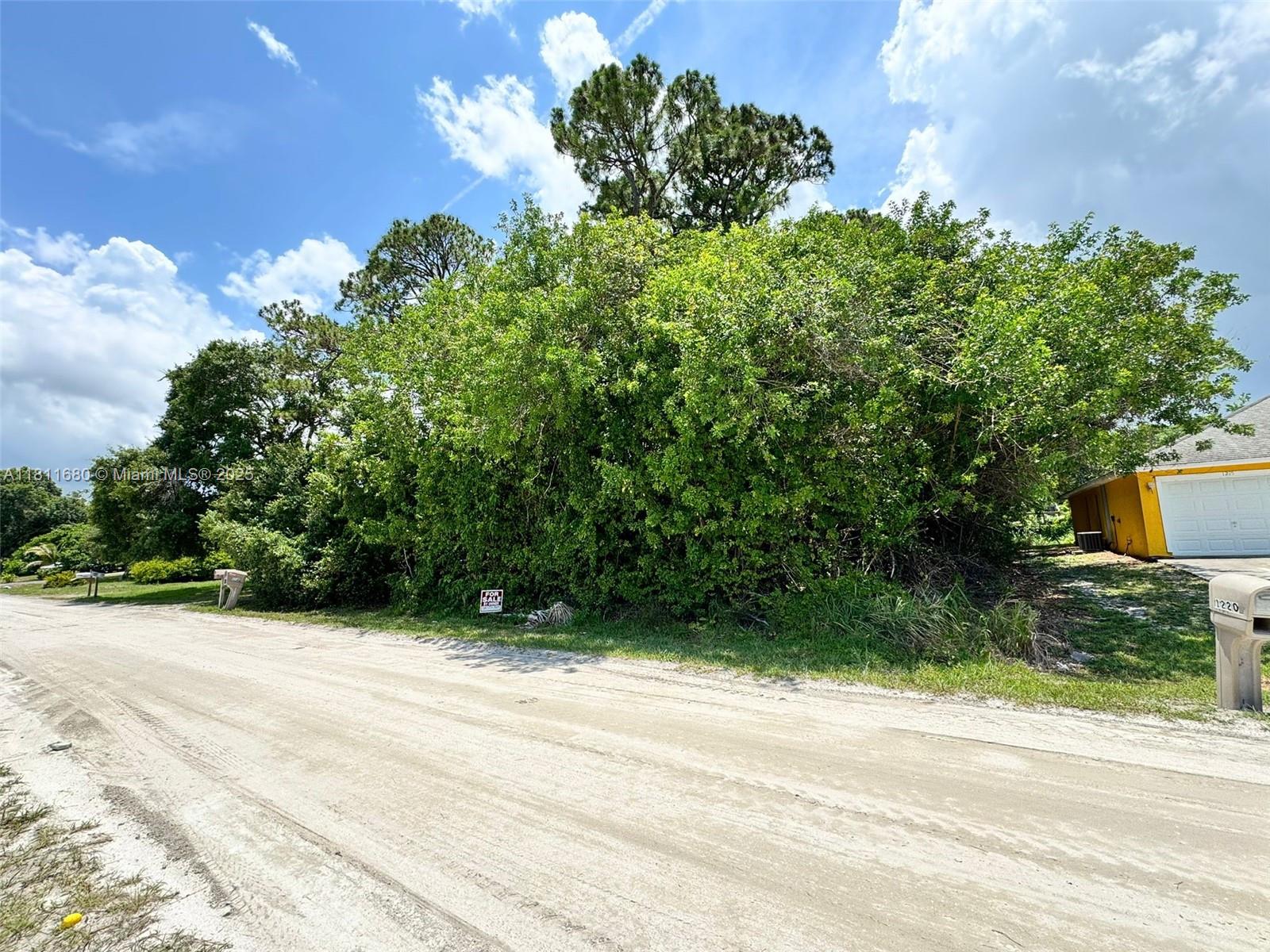 1225 SW 12th Ct SW