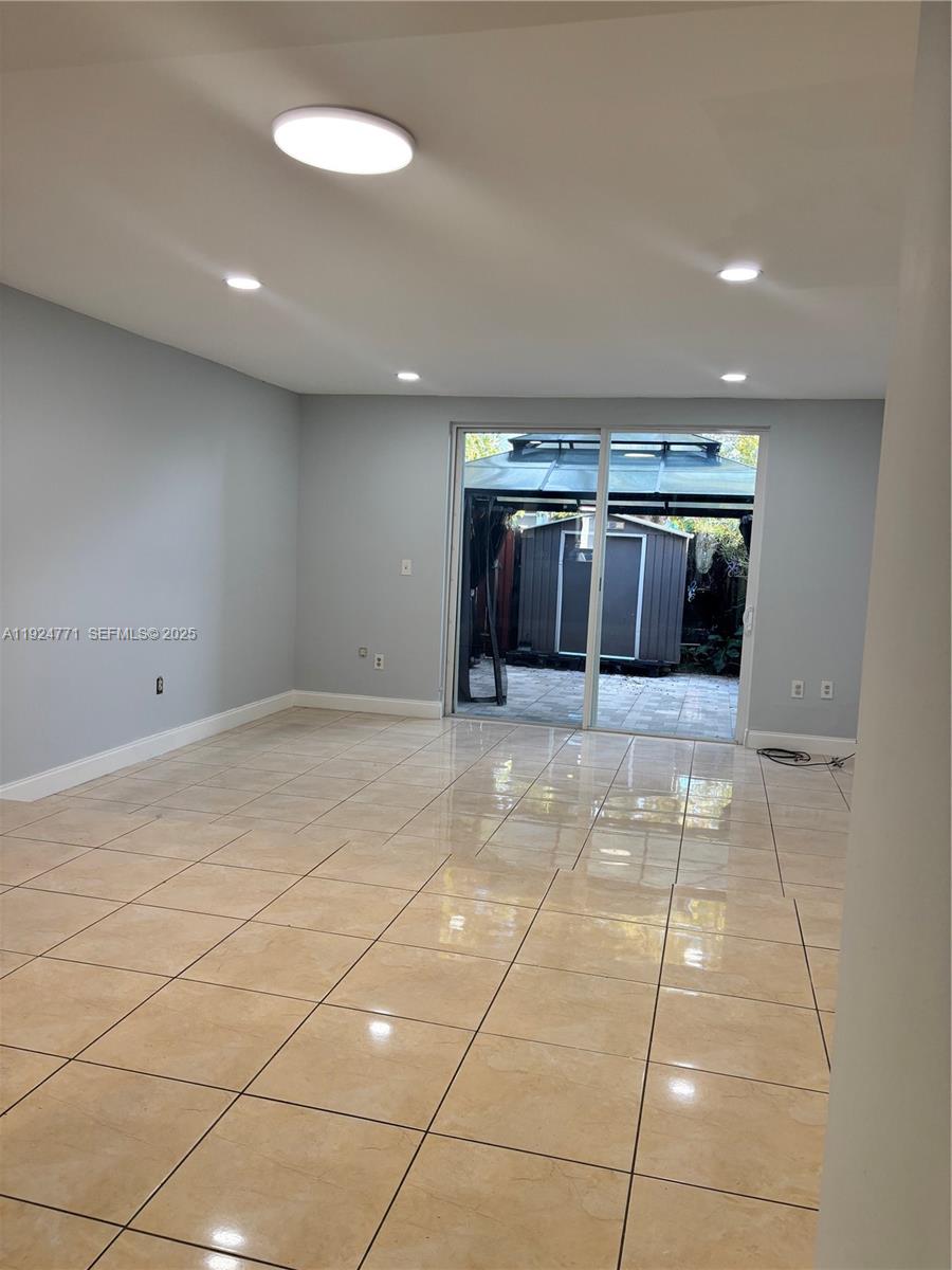 LAGUNA CONDO - Residential Lease