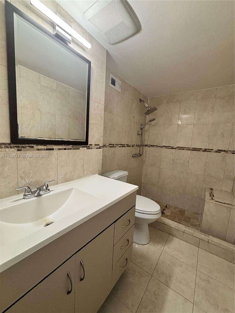 LAGUNA CONDO - Residential Lease