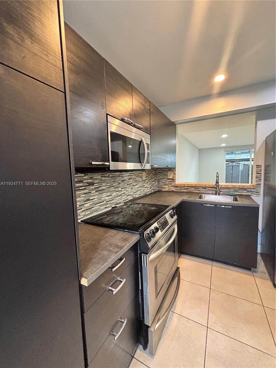 LAGUNA CONDO - Residential Lease