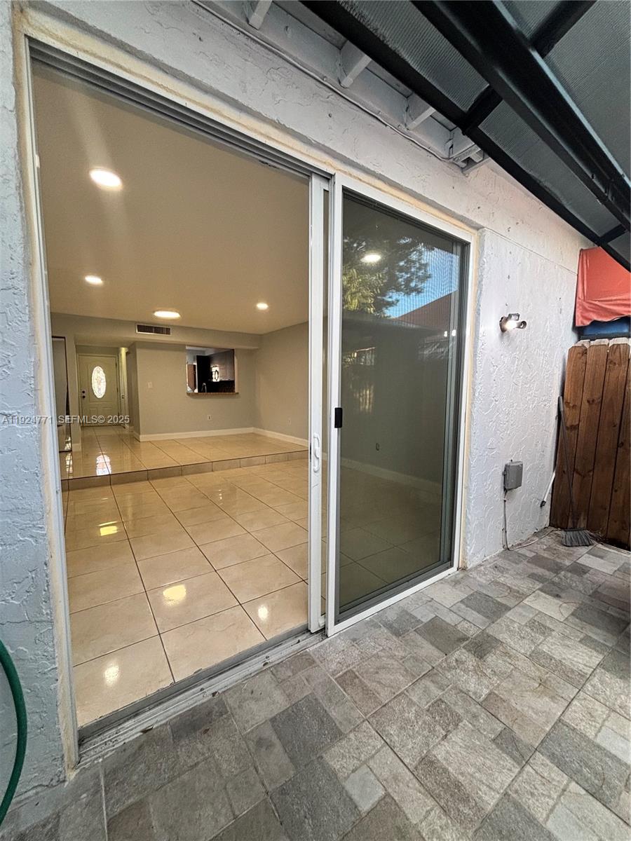 LAGUNA CONDO - Residential Lease